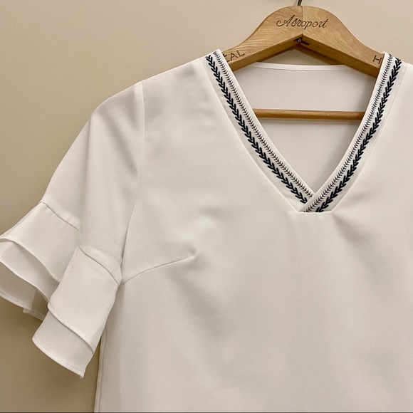 White Boxy Embroidered Ruffle Short Sleeve Blouse Women’s Small - Picture 3 of 5